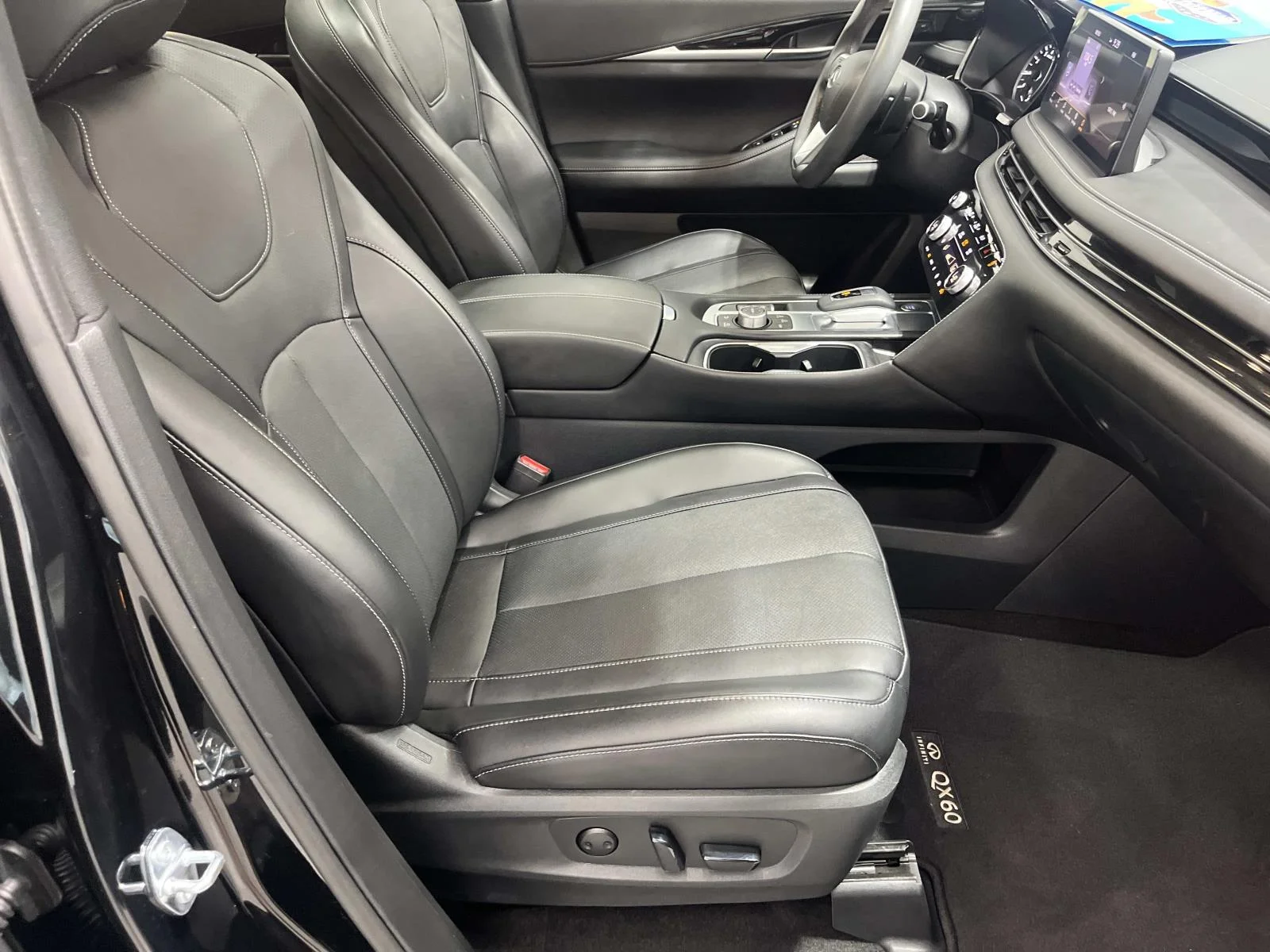 Used 2025 Mineral Black INFINITI PURE FWD 2.0L 1 Owner image 29