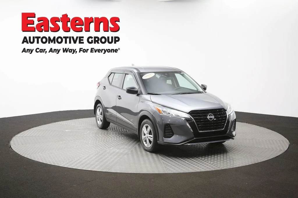Used 2022 Silver Ford SE image 50