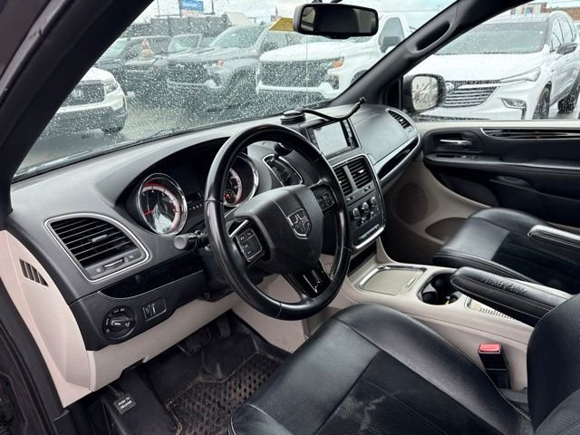 Used 2018 Gray Dodge SXT image 10