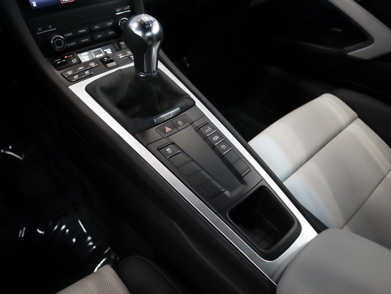 2025 Porsche 718 - Photo 17