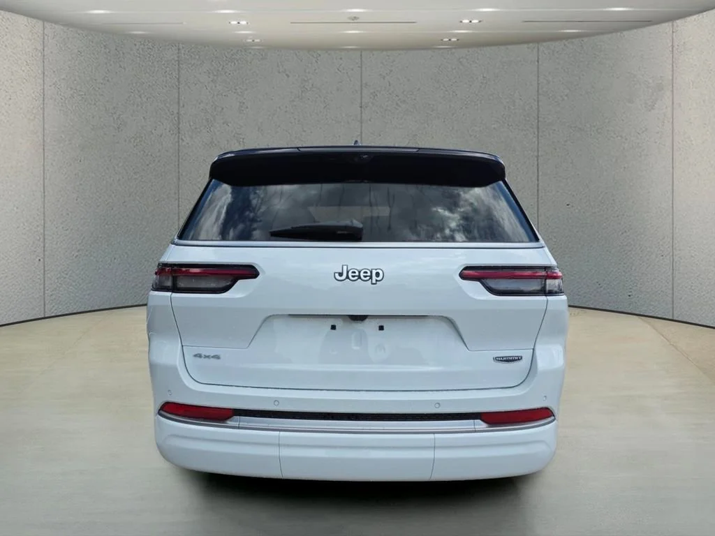 New 2026 Bright White Clear-Coat Exterior Paint Jeep Summit image 5
