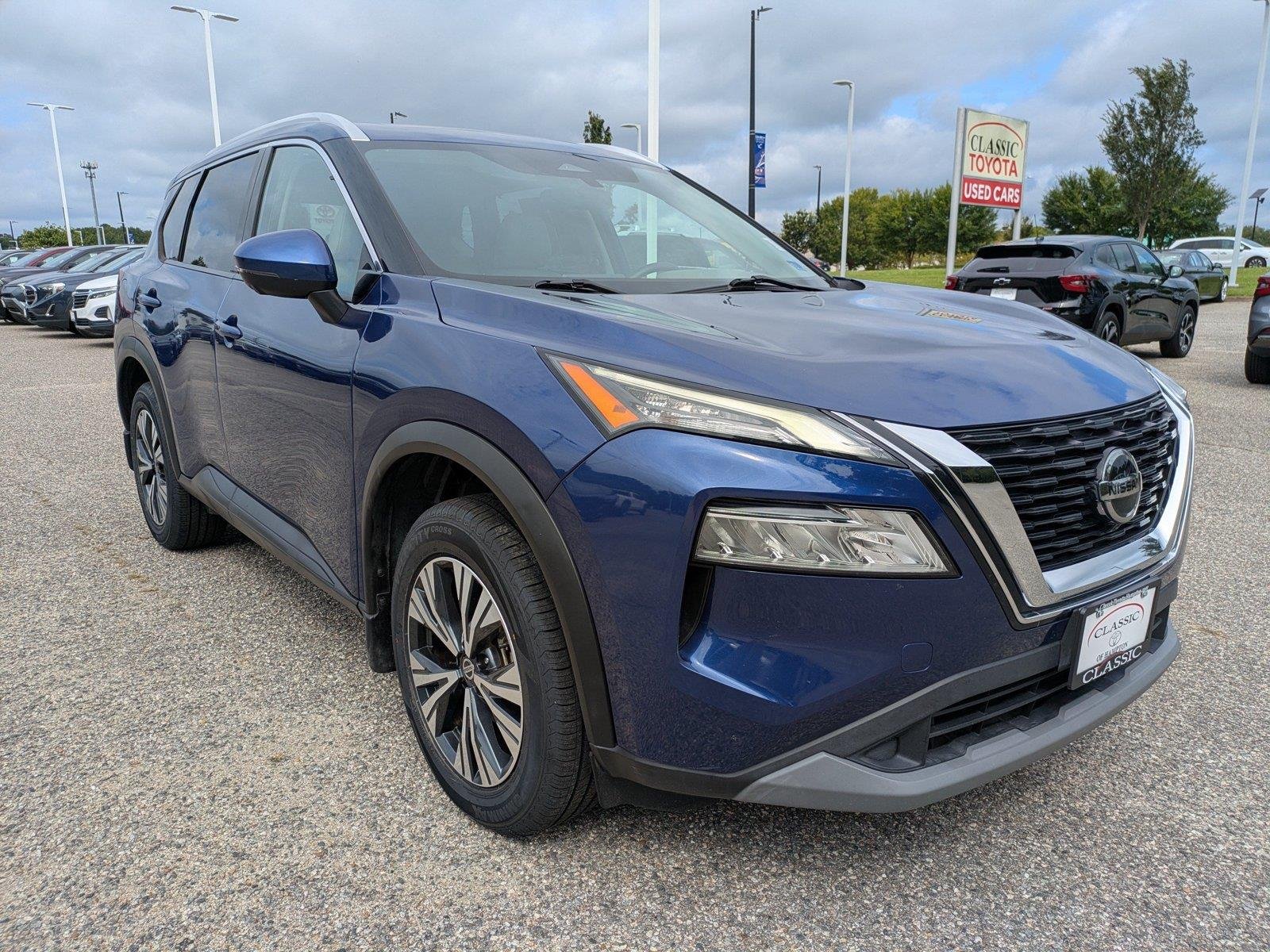Used 2021 Caspian Blue Metallic Nissan SV image 2