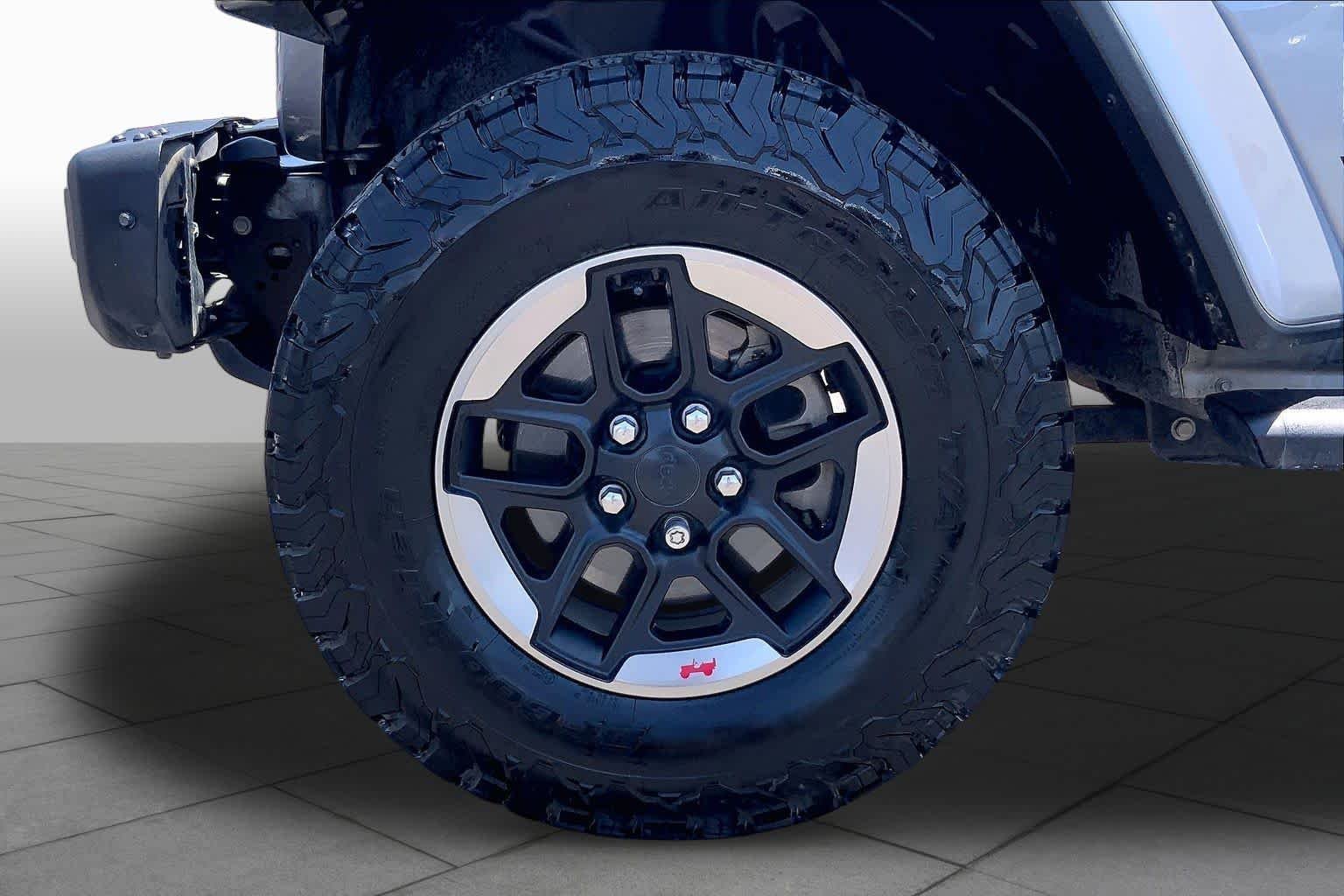 Used 2018 Billet Silver Metallic Clearcoat Jeep Rubicon image 11