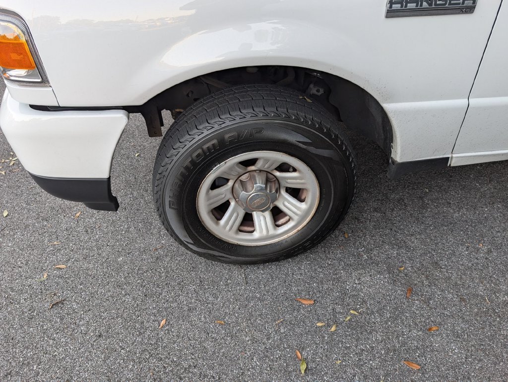 Used 2011 White Ford XLT image 4