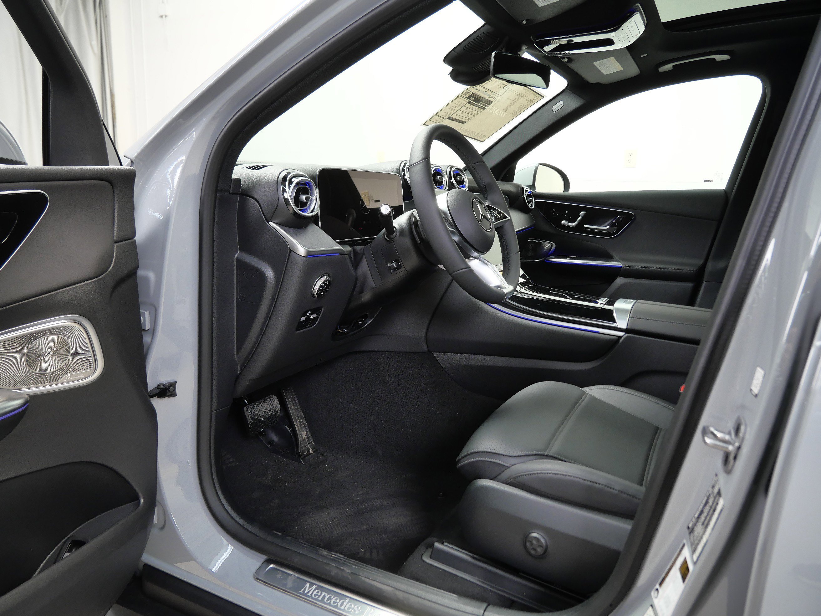 New 2026 MANUFAKTUR Alpine Grey Mercedes-Benz GLC 300 image 9