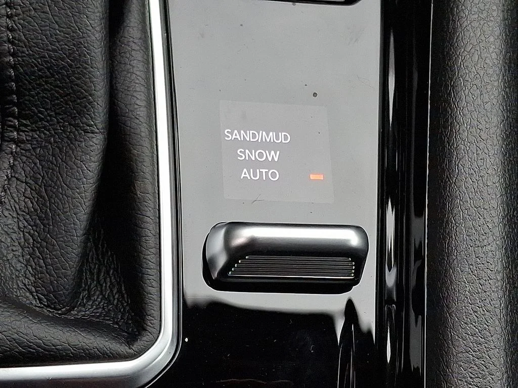 New 2026 Black Jeep Latitude image 17