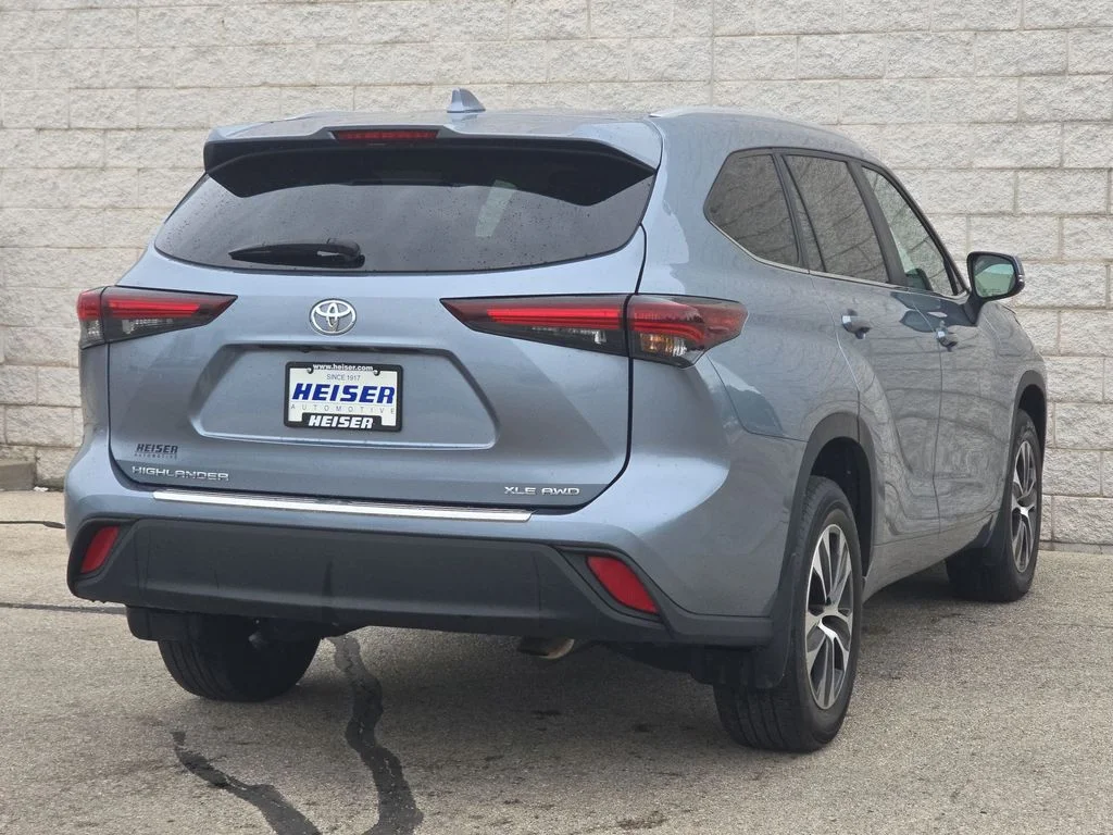 Used 2024  Toyota XLE image 13