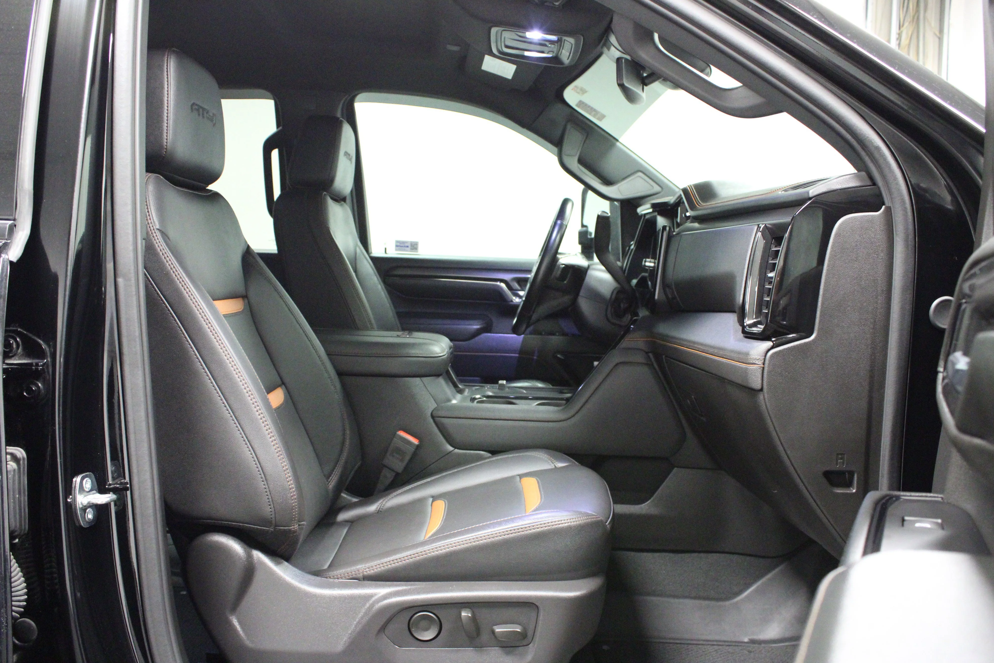 Used 2024 Onyx Black GMC AT4 image 16