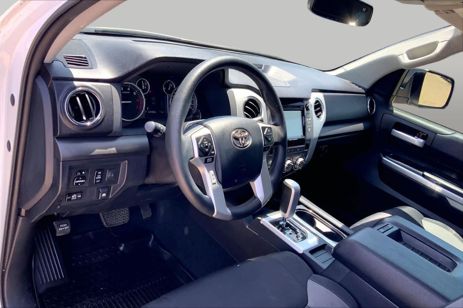 Used 2017 Super White Toyota SR5 image 18
