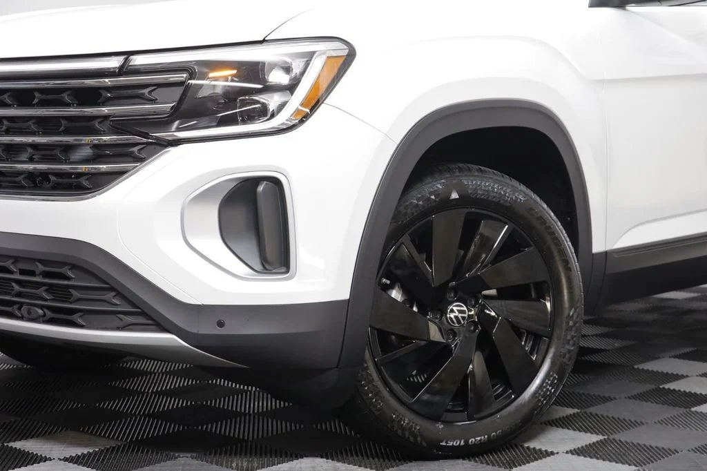 New 2026 Opal White Volkswagen SE w/Technology image 4
