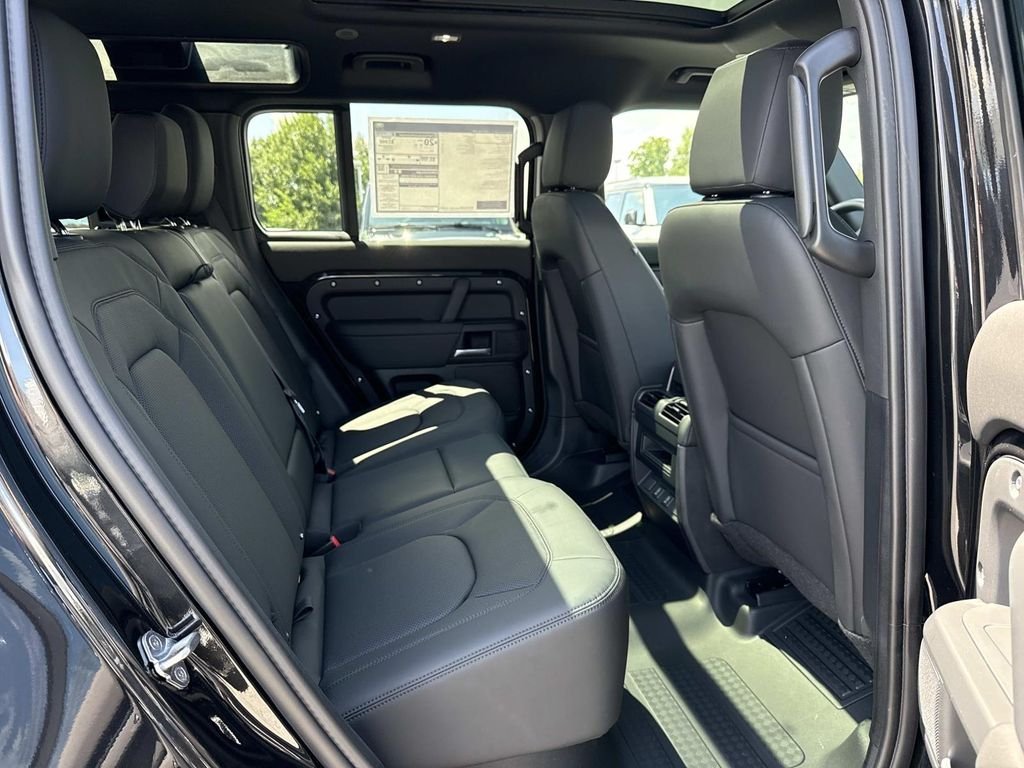 New 2026 Santorini Black Land Rover S image 14