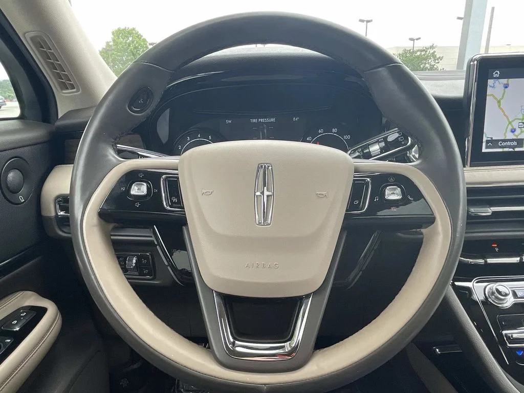 Used 2020 White Lincoln Reserve image 27