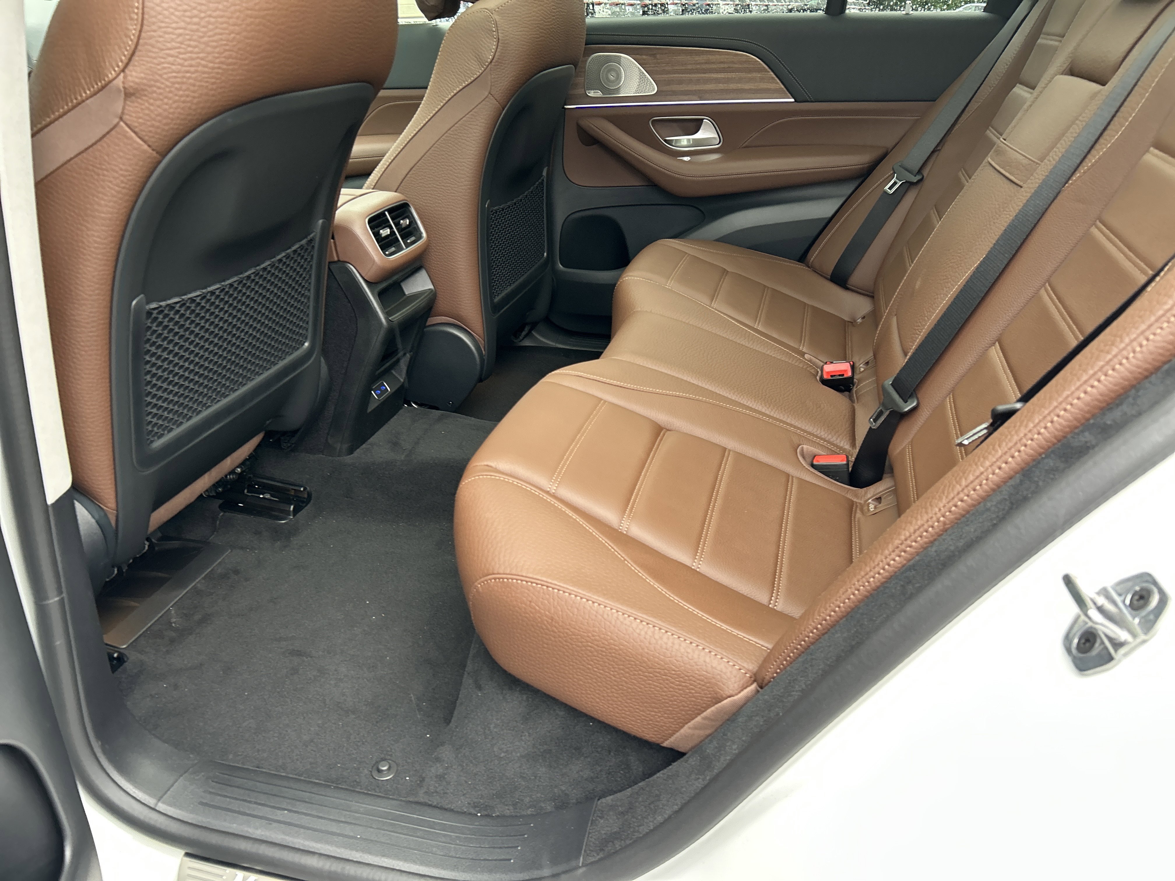 New 2026 MANUFAKTUR Moonlight White Metallic Mercedes-Benz GLE 450 4MATIC® SUV image 35