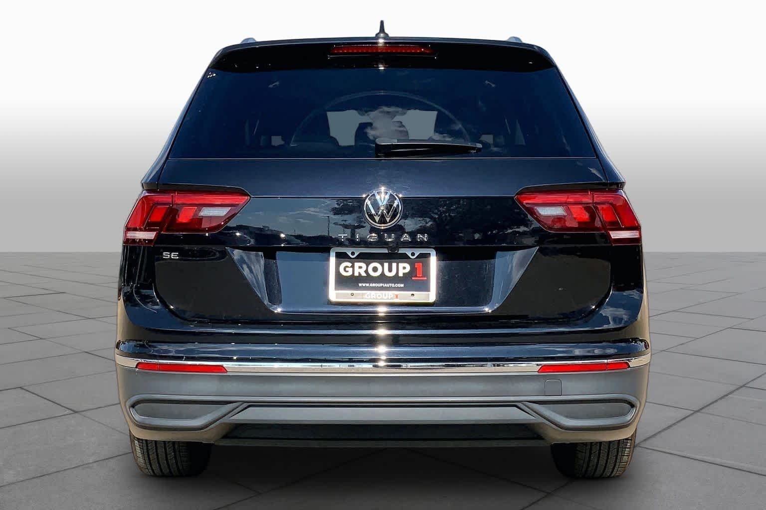 Used 2023 Deep Black Pearl Volkswagen SE image 5