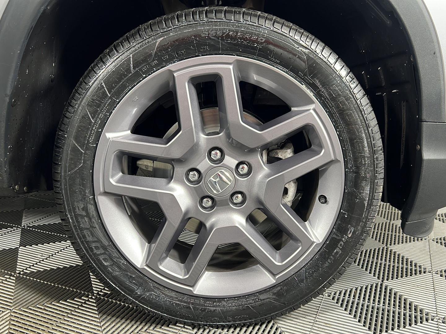 Used 2023 Lunar Silver Metallic Honda EX-L image 11