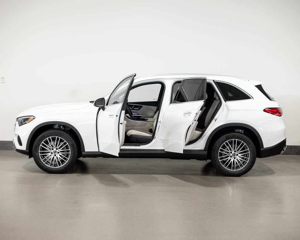 New 2026 Polar White Mercedes-Benz GLC 300 image 3