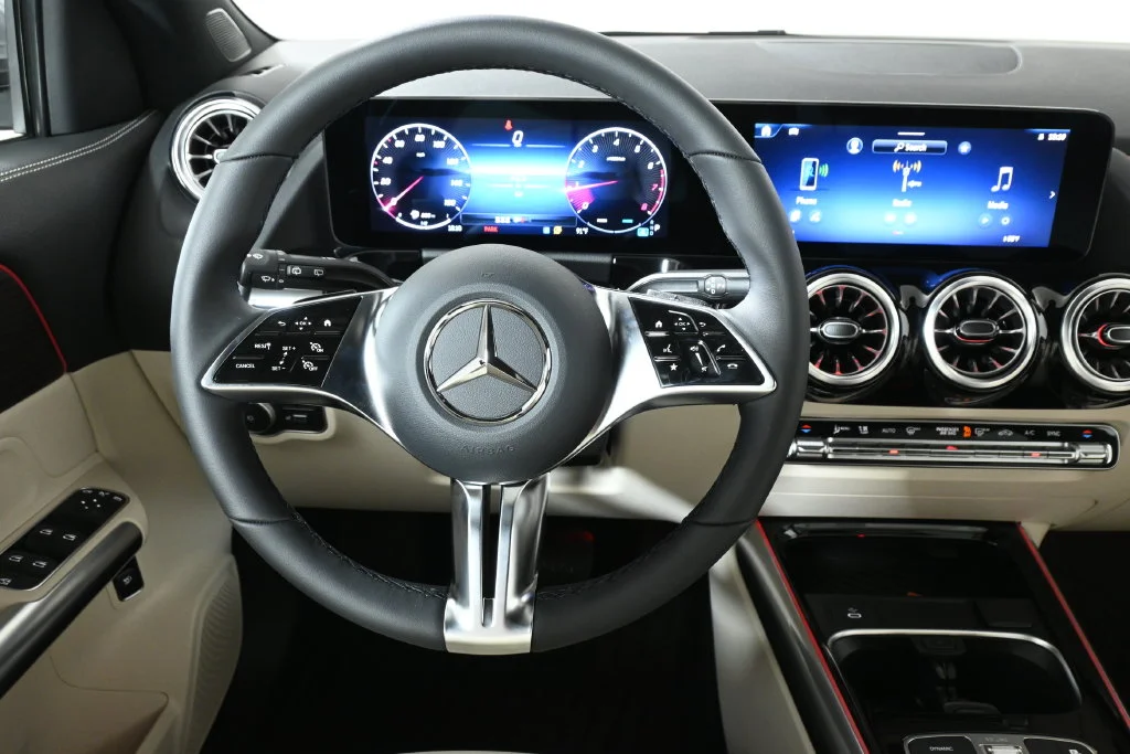 Used 2026 Gray Mercedes-Benz GLA 250 image 17