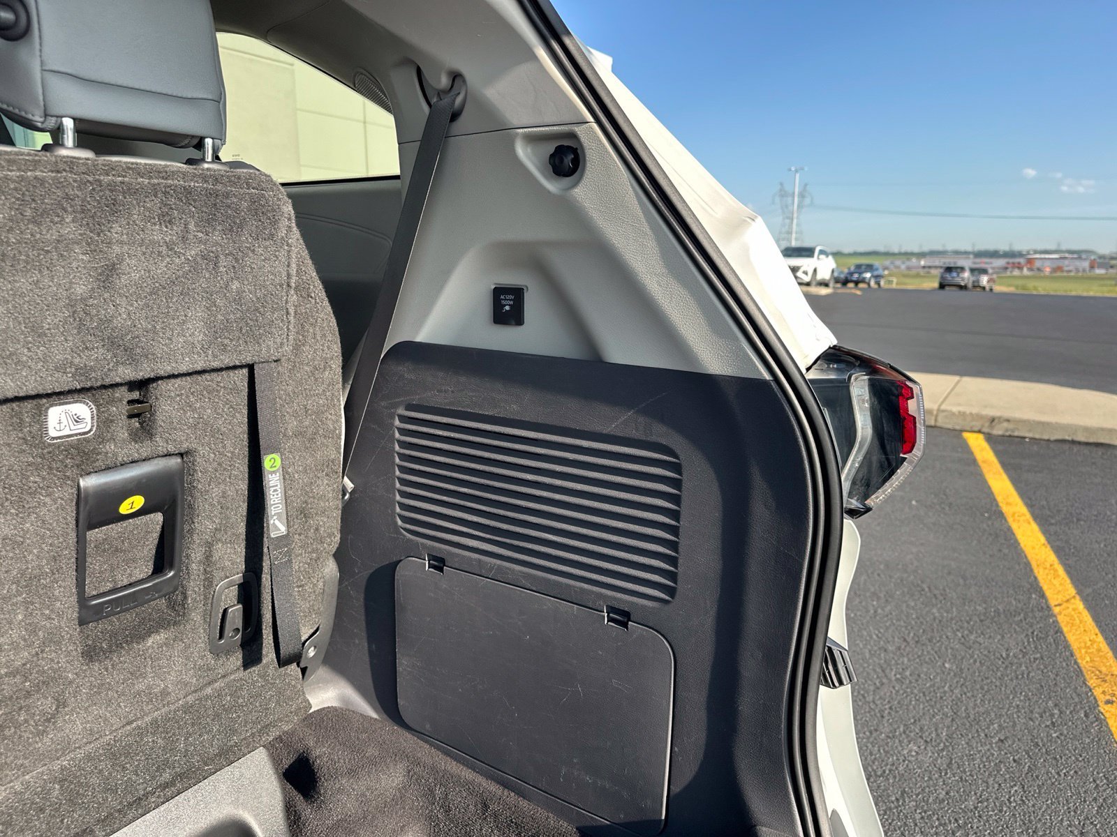 Used 2022 Beige Toyota XLE image 37