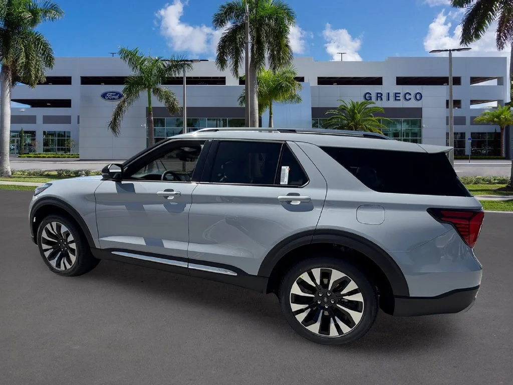 New 2027 Avalanche Gray Ford Platinum™ image 5
