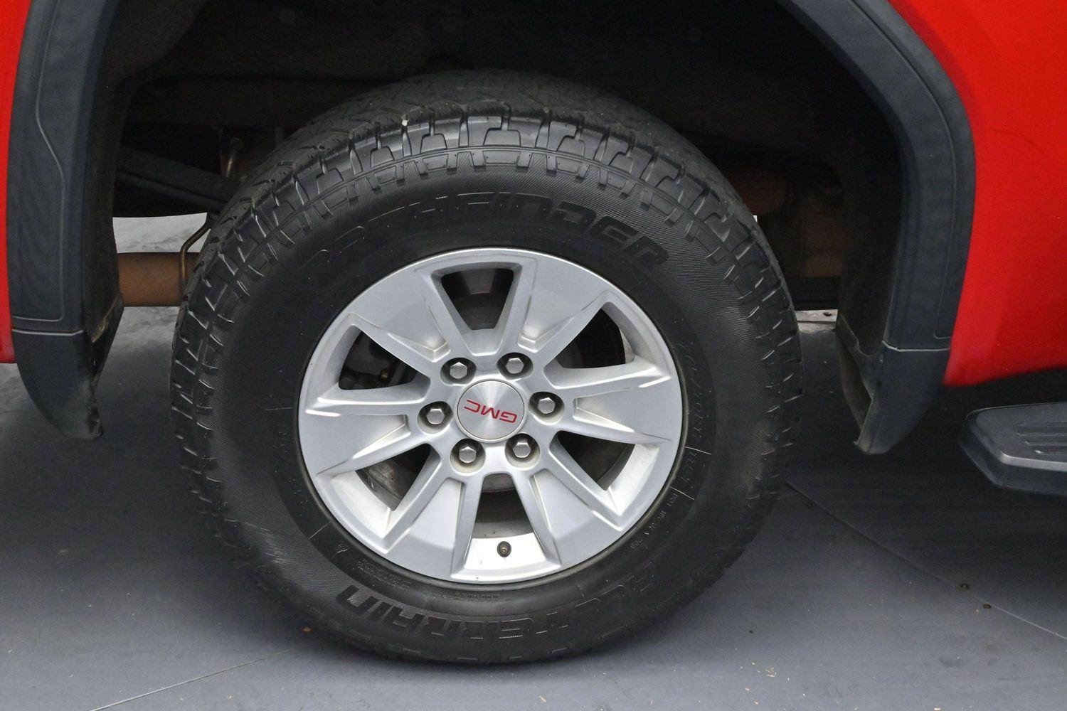 Used 2022 Cardinal Red GMC SLE image 32