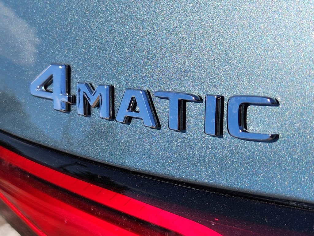 New 2027 Verde Silver Metallic Mercedes-Benz GLC 300 4MATIC® image 9
