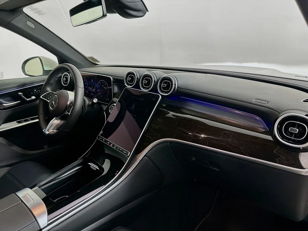 Used 2024 White Mercedes-Benz GLC 300 image 28