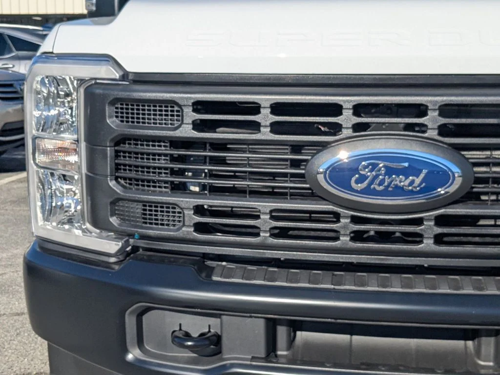 New 2026 Oxford White Ford XL image 10