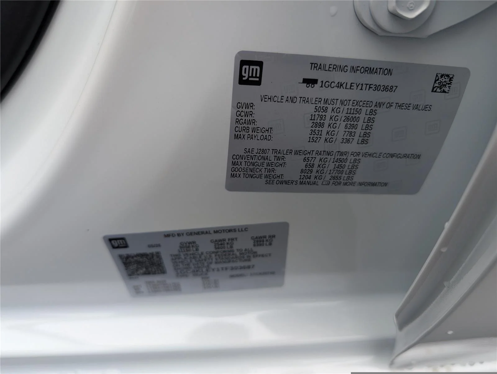 New 2026 Summit White Chevrolet WT image 11