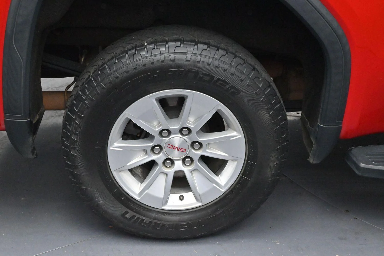 Used 2022 Cardinal Red GMC SLE image 32