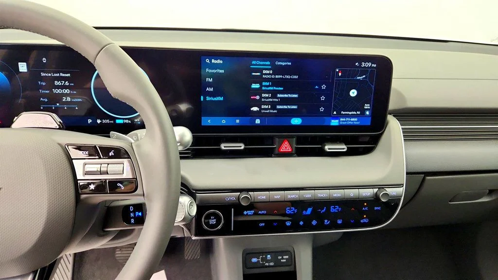 Used 2025 Lucid Blue Hyundai SE RWD image 16