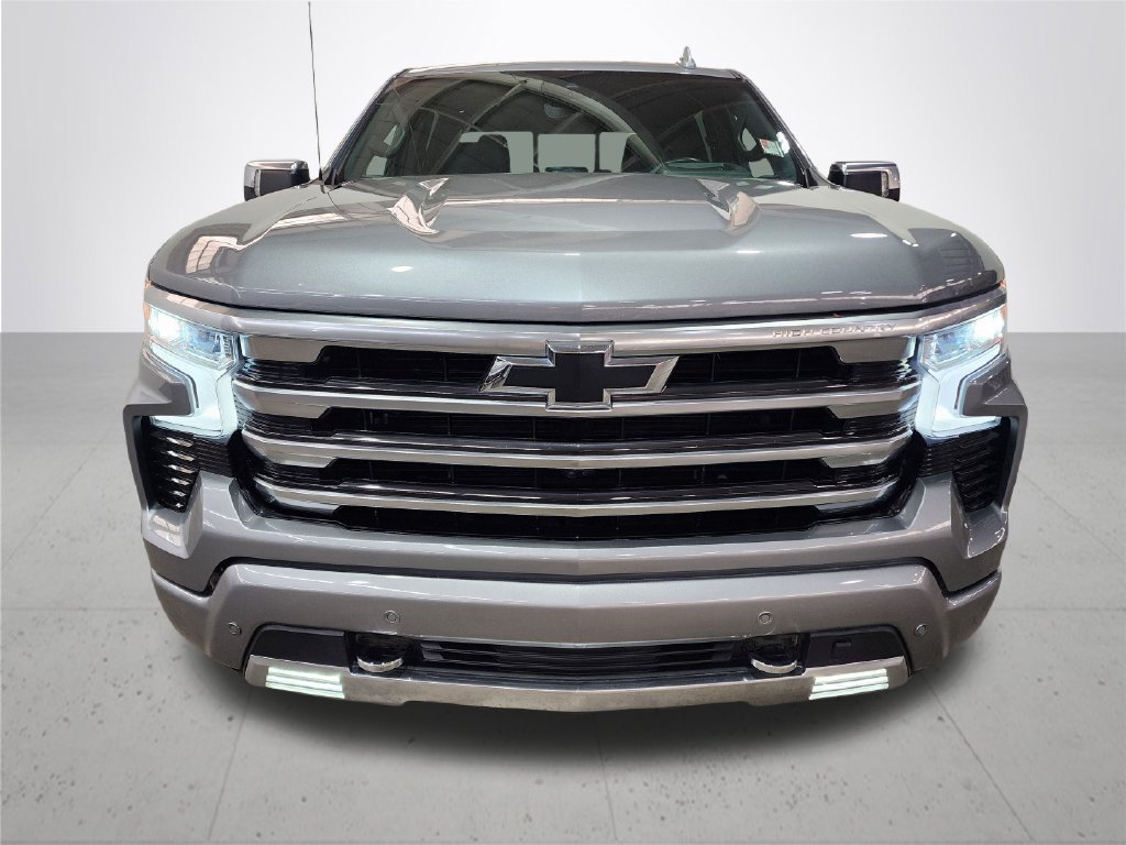 Used 2024 Gray Chevrolet High Country image 4