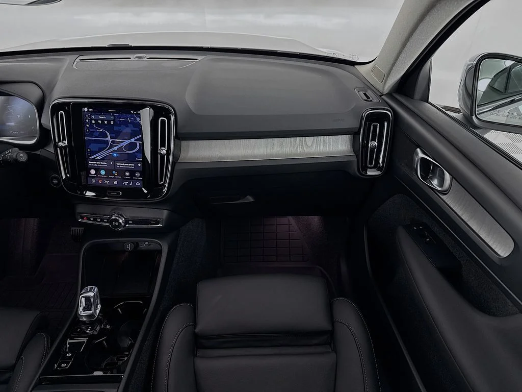2026 Volvo XC40 Plus - Photo 20