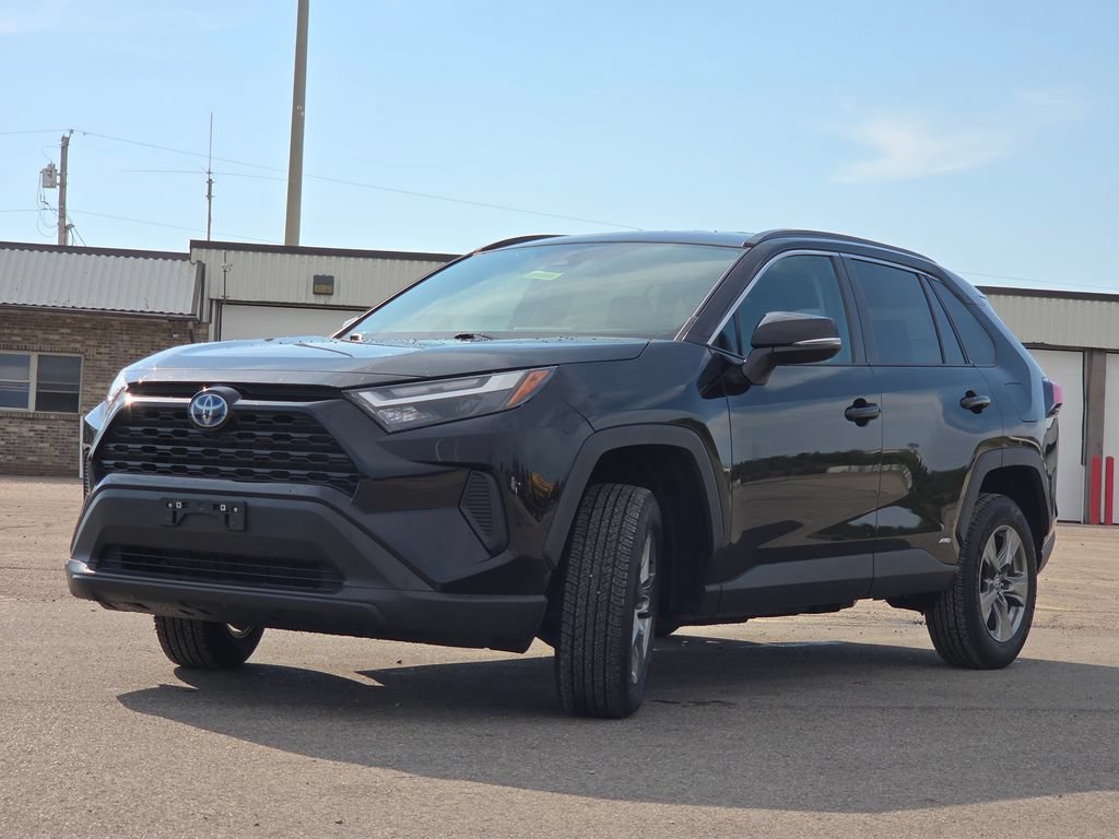 2024 Toyota RAV4 XLE - Photo 19