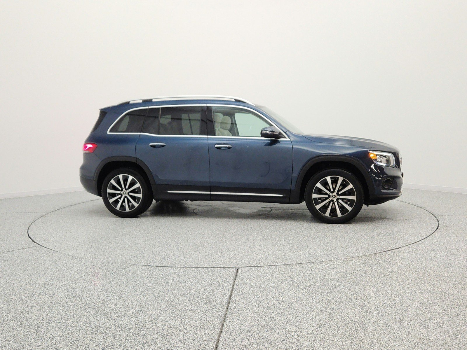 Used 2023 Denim Blue Metallic Mercedes-Benz GLB 250 SUV image 4