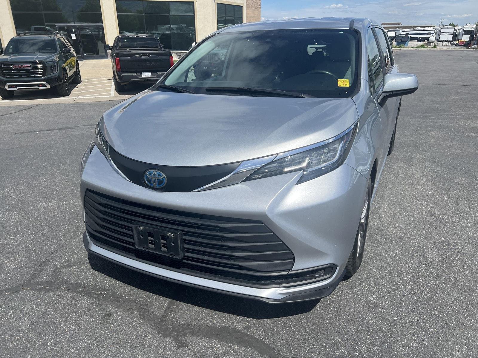 2021 Toyota Sienna LE - Photo 9