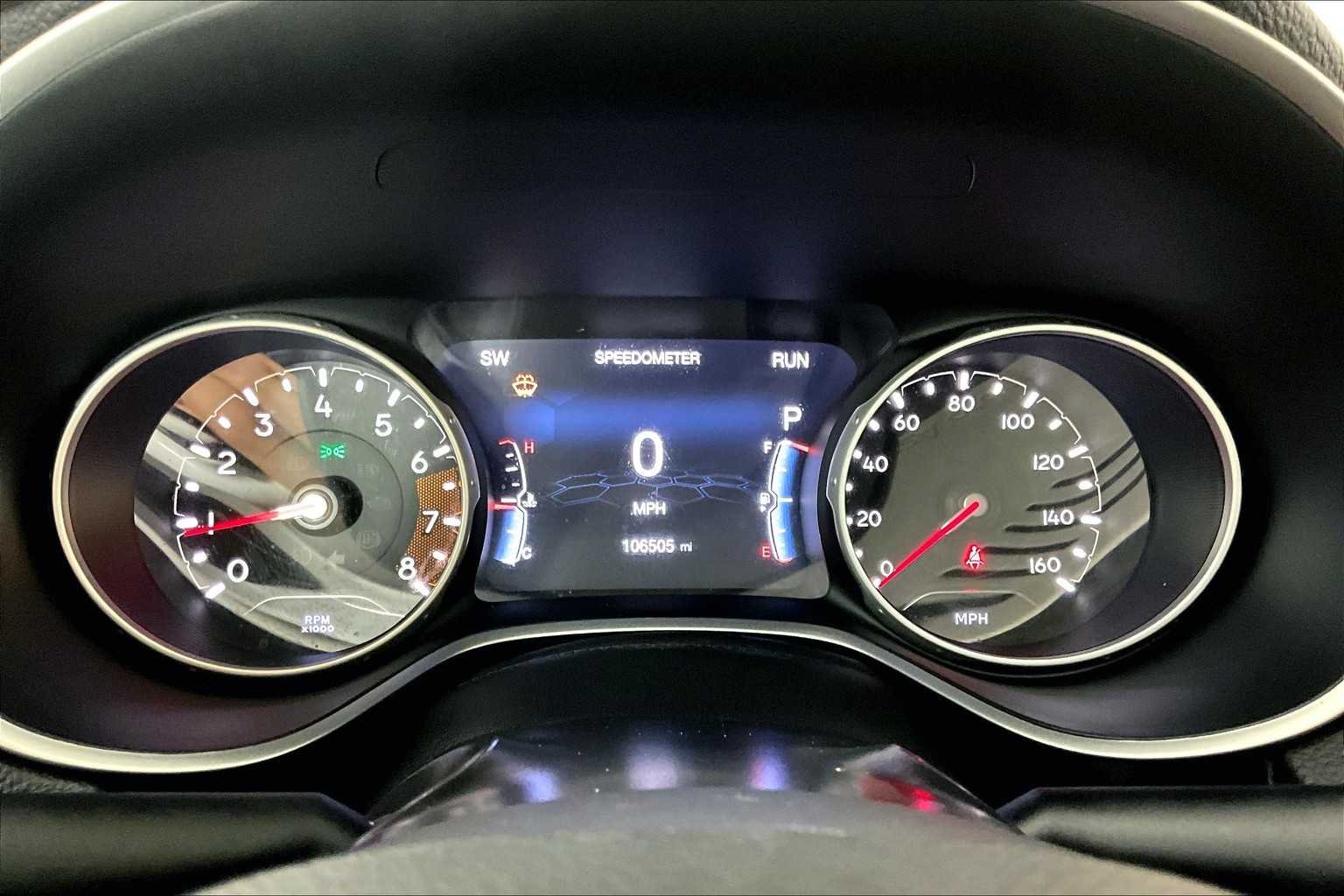 Used 2018 Olive Green Pearlcoat Jeep Latitude image 24