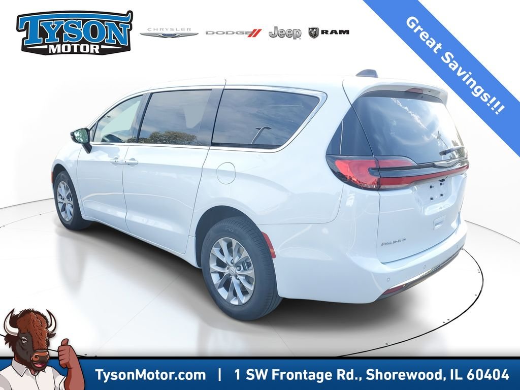 New 2026 Bright White Clear-Coat Exterior Paint Chrysler Select image 3