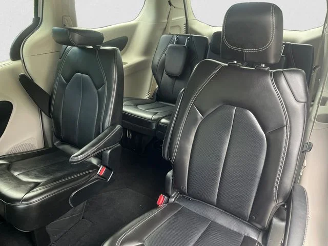 Used 2023 White Chrysler Touring L image 13