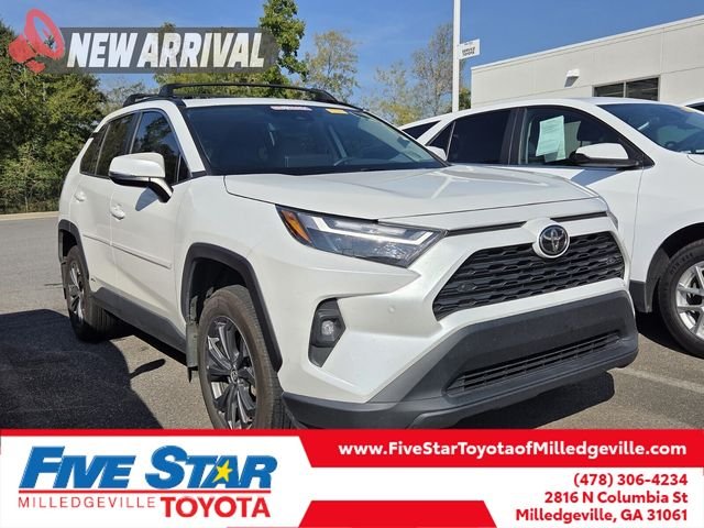 Used 2025 Beige Toyota XLE Premium image 1