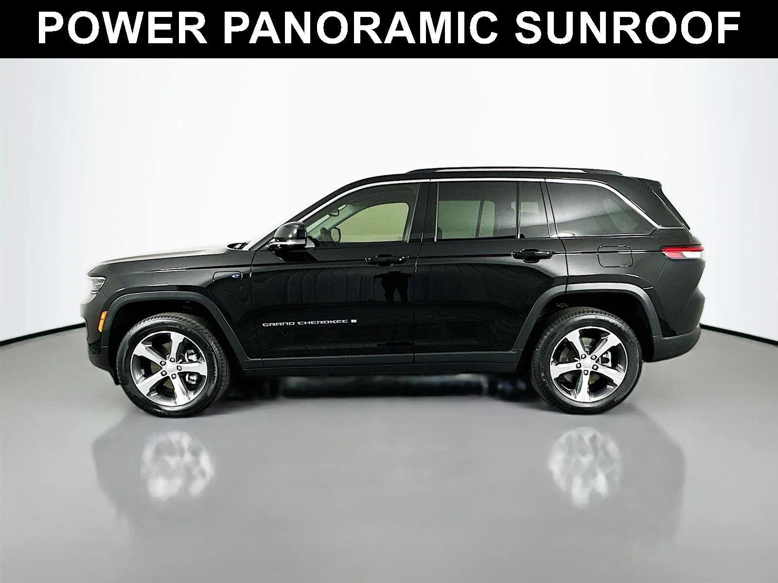 Used 2022 Black Jeep 4DR 4WD image 8