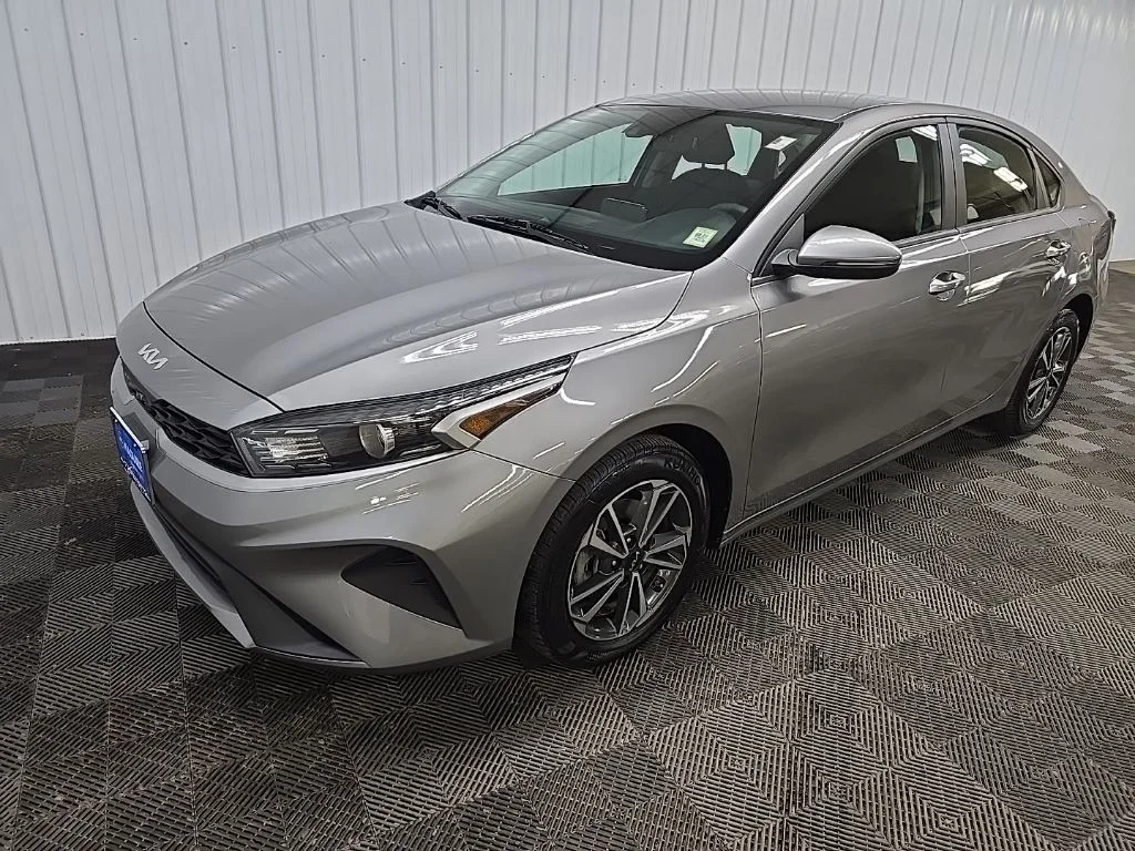 Used 2024 Gray Kia LXS image 8