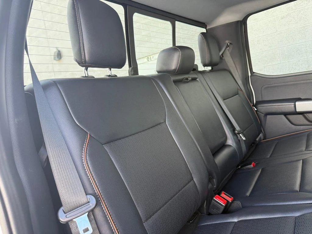 Used 2025 Oxford White Ford LARIAT 4WD CREW CAB 6.75 BOX image 21