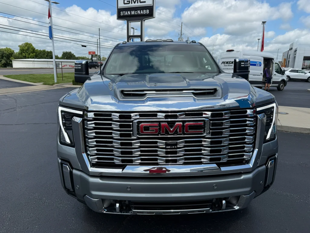 Used 2025 Sterling Metallic GMC Denali image 7