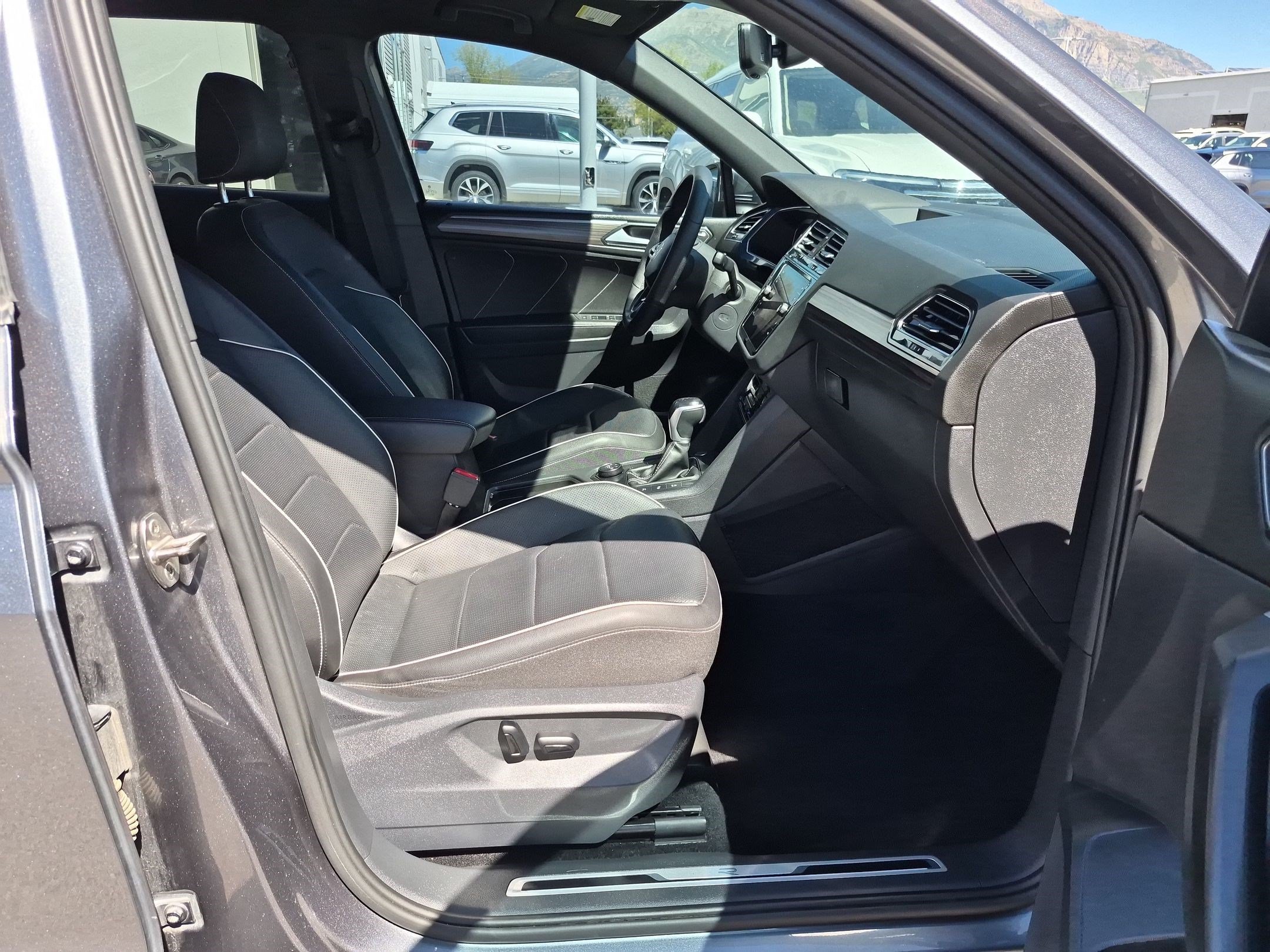 Used 2022 Platinum Gray Metallic Volkswagen SEL R-Line image 33