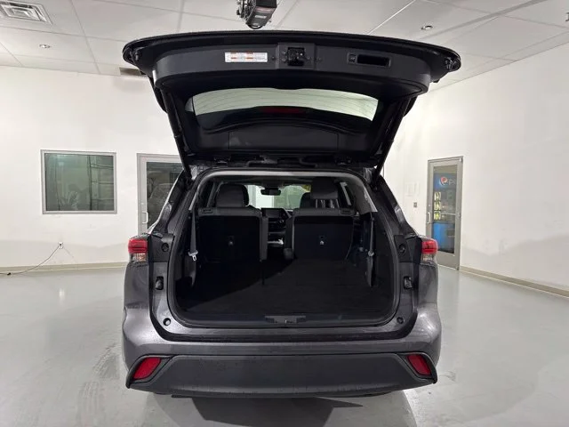 Used 2022 Gray Toyota XLE image 13