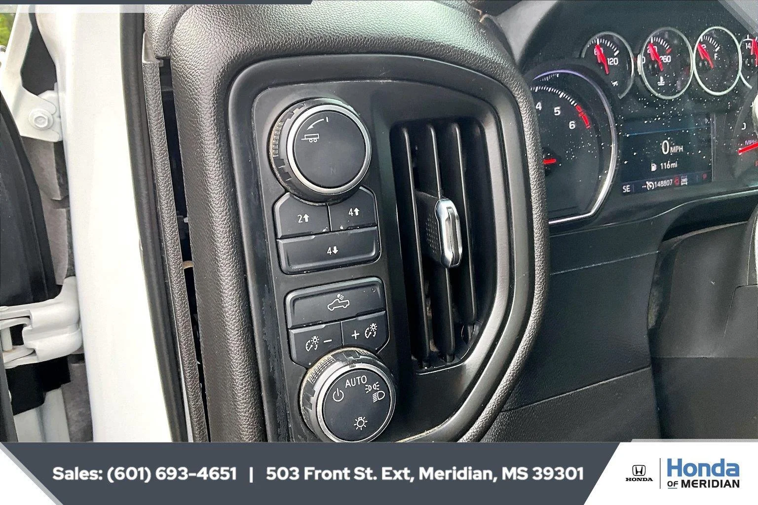 Used 2023 Summit White Chevrolet Custom image 9