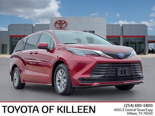 2025 Toyota Sienna LE 8-Passenger Hybrid FWD's photo