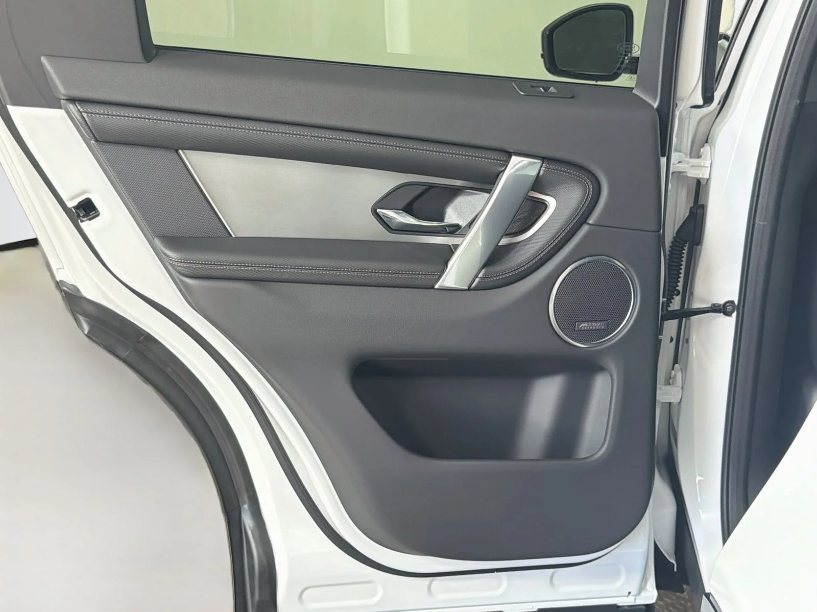 New 2026 Fuji White Land Rover Landmark image 27