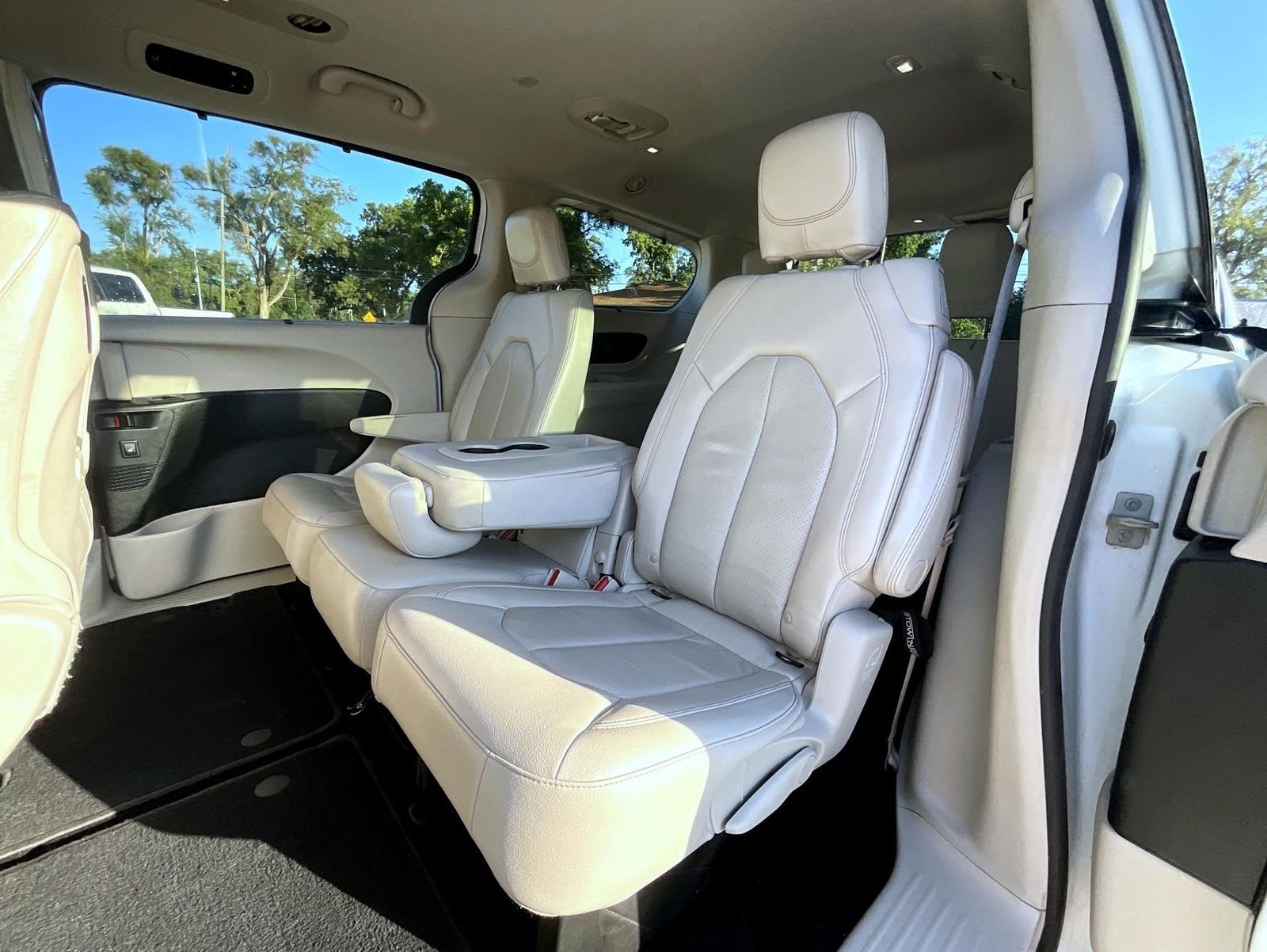 Used 2019 White Chrysler Touring L Plus image 25