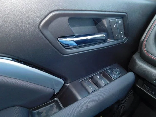 2025 Chevrolet Colorado Z71 - Photo 28